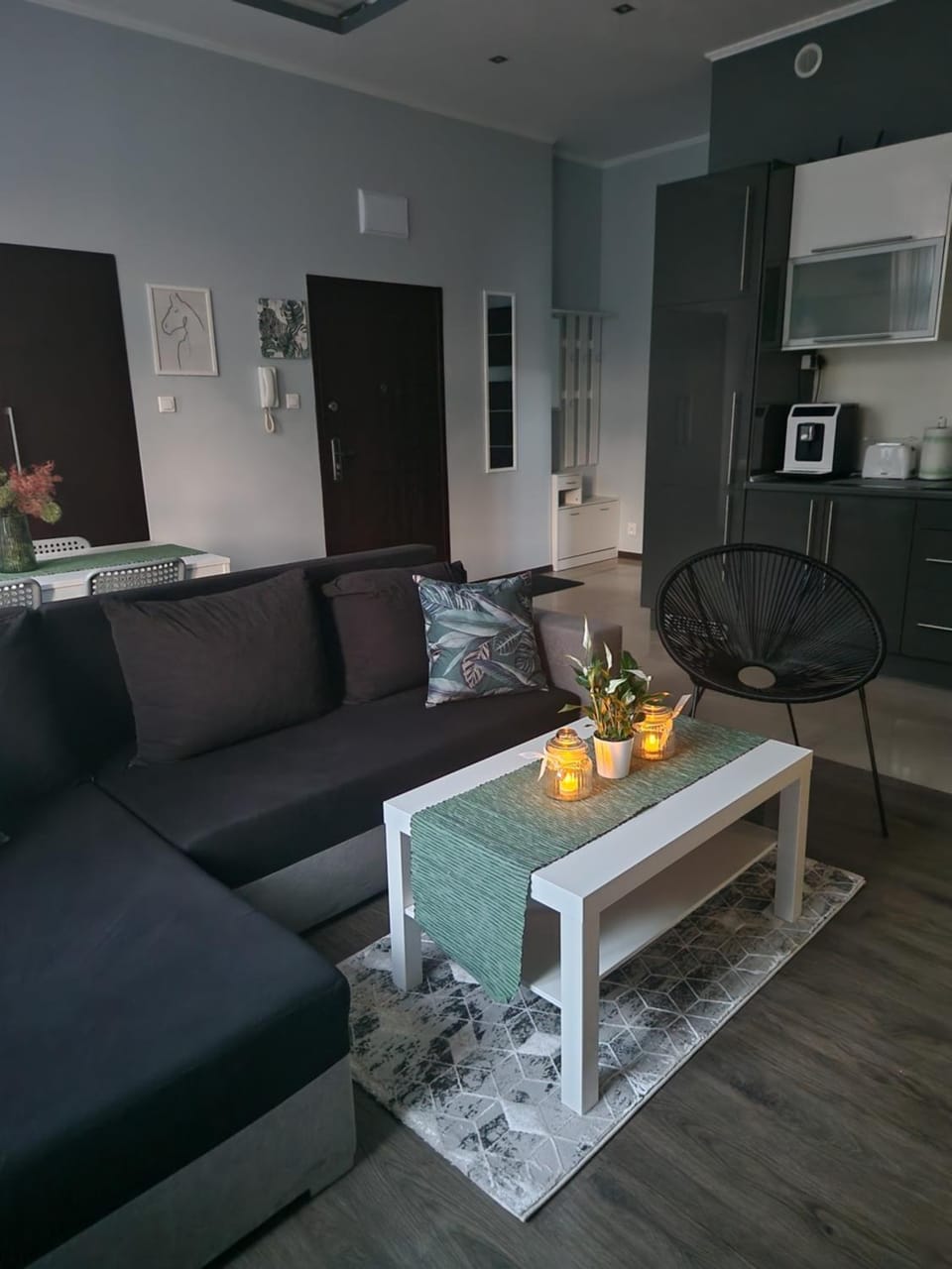 TV and multimedia, Living room, Seating area, Dining area