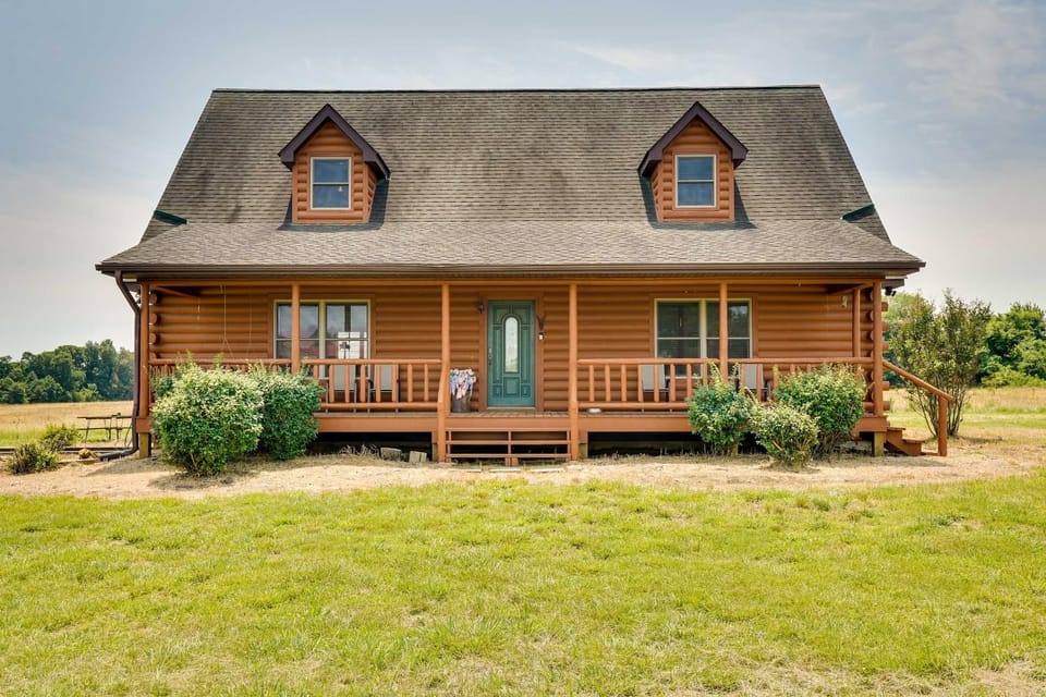 Pet-Friendly Vienna Cabin w/ Screened-In Porch! Cabin in Kentucky