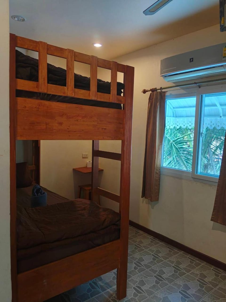 Guesthouse and Restaurant Ratatouille Bed and Breakfast in Ko Pha-ngan Sub-district