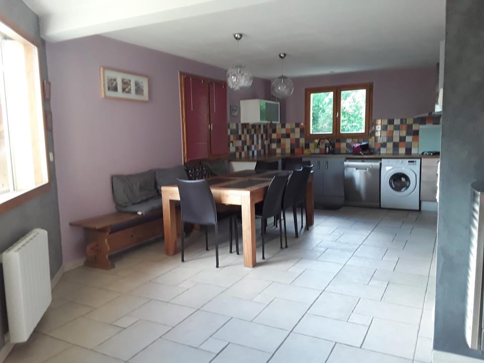 Dining area, kitchen