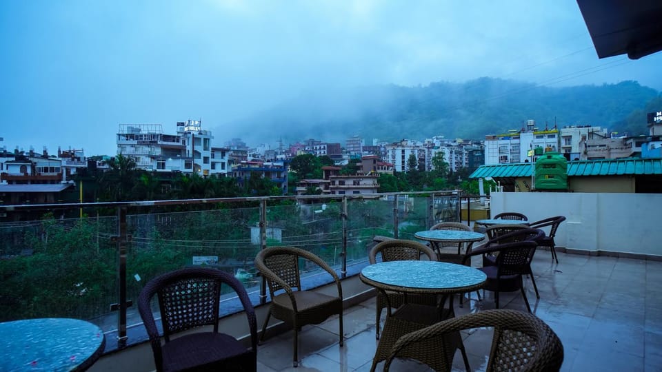 Property building, Natural landscape, View (from property/room), Balcony/Terrace, City view, Mountain view