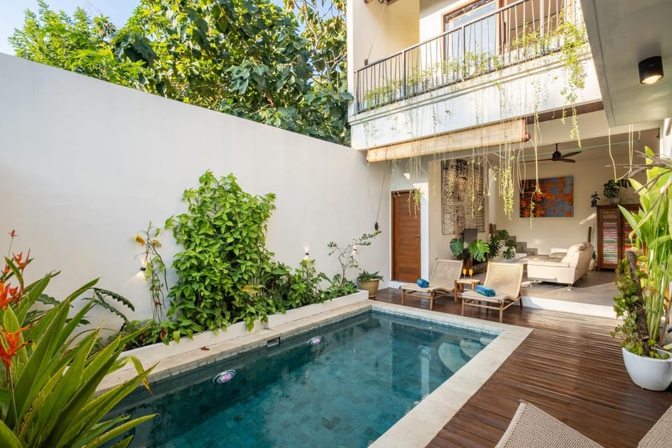 Property building, Day, Balcony/Terrace, Garden view, Pool view, Swimming pool, Swimming pool, sunbed