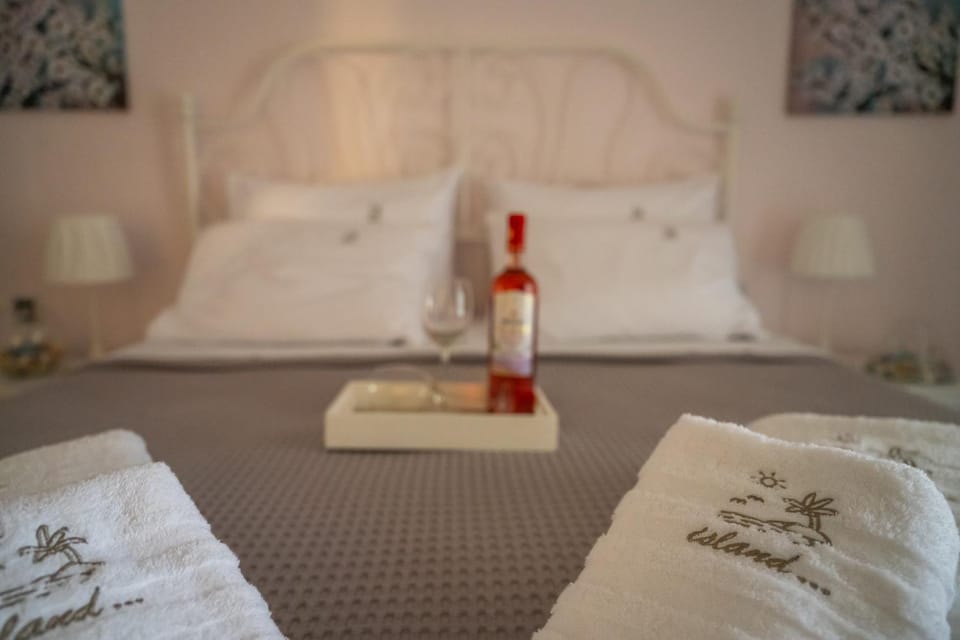 Bed, Bedroom, air conditioner