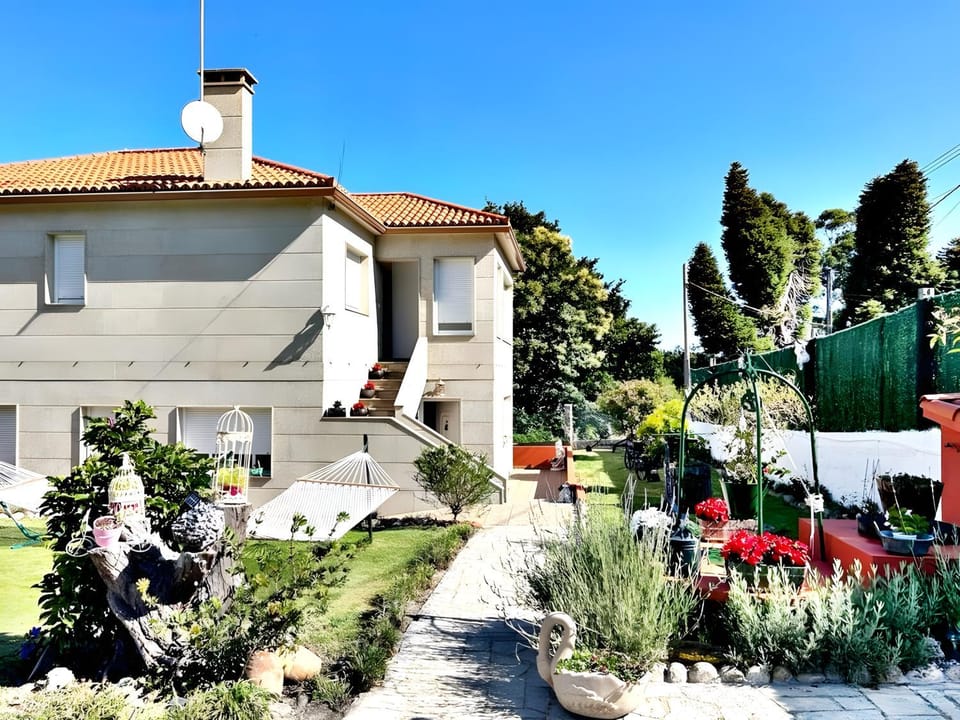 Property building, Spring, Day, Garden, Garden view