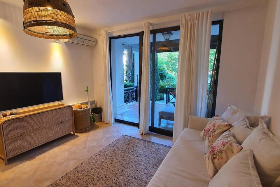 Communal lounge/ TV room, Balcony/Terrace, Balcony/Terrace, Living room