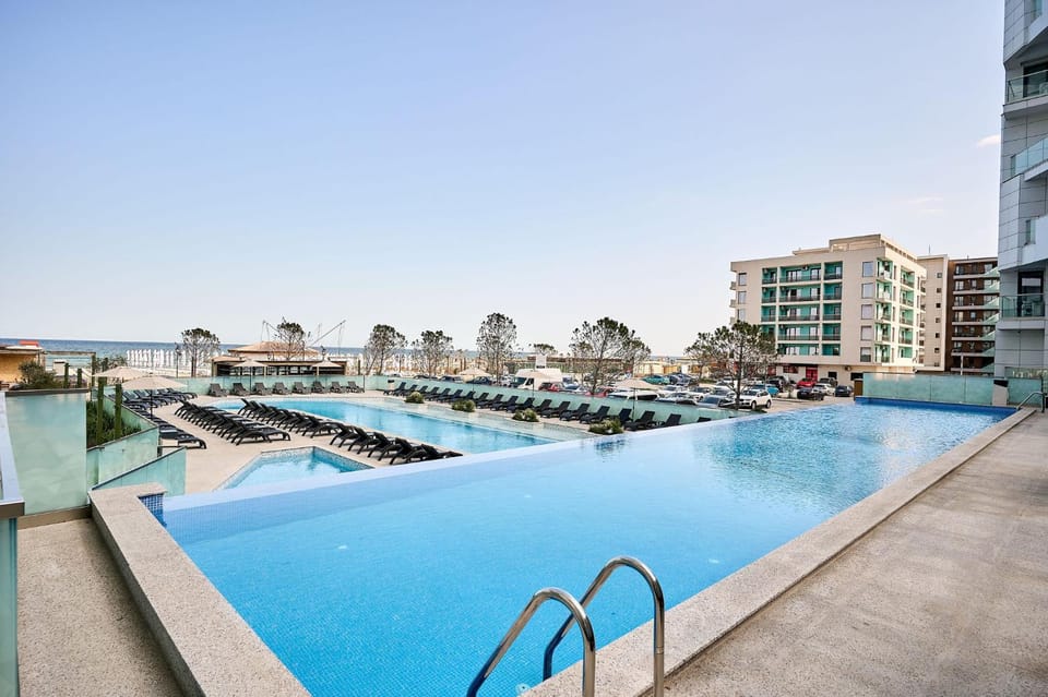 Cloud 9 Studio in Infinity Beach Resort Apartment in Constanța County