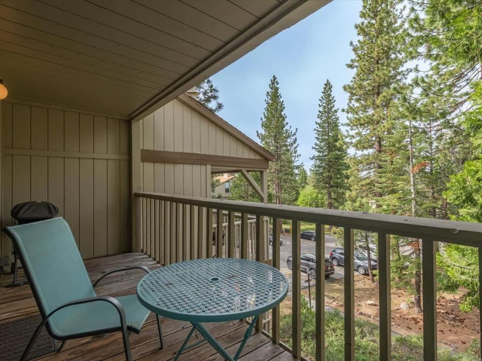 Rooted Resort House in Tahoe Vista