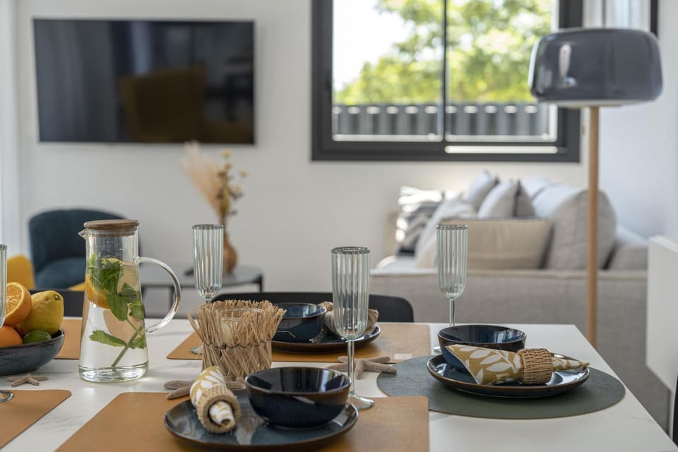 Living room, Seating area, Dining area