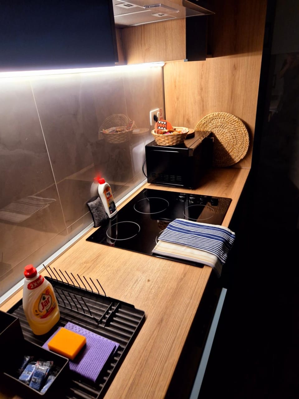 Kitchen or kitchenette, microwave, oven, stove