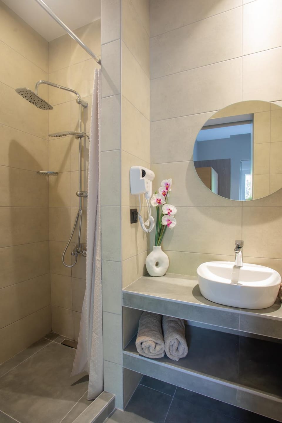 Shower, Bathroom, towels