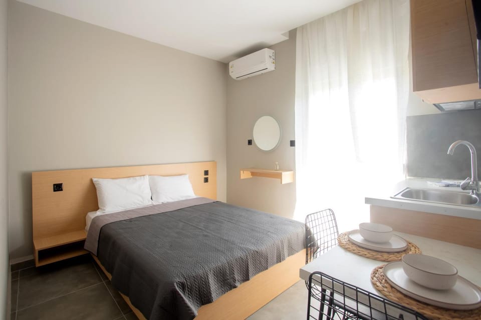 Bed, Kitchen or kitchenette, Photo of the whole room, Dining area, Bedroom, air conditioner