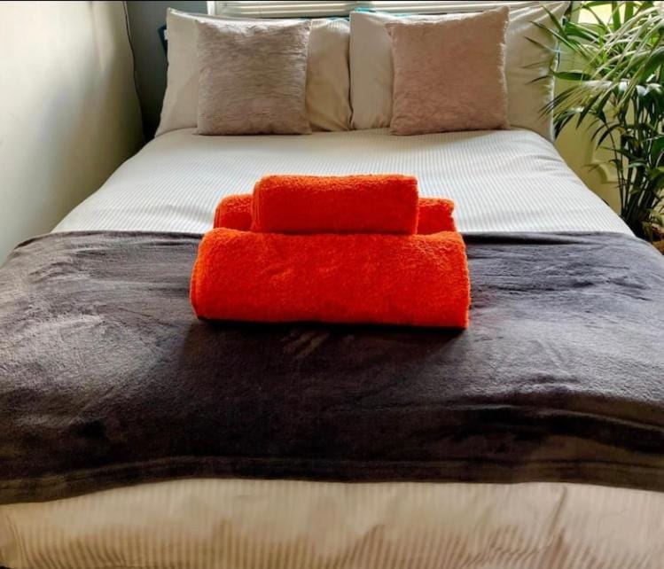 Elkstone Studio Private Hottub Pet Friendly Apartment in Malvern Hills District