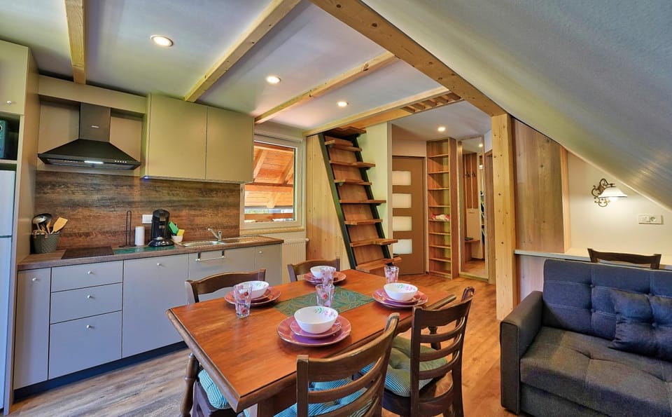 Kitchen or kitchenette, Living room, Seating area, Dining area