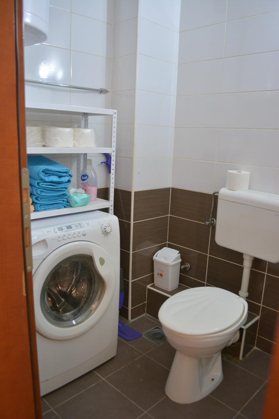 Toilet, Bathroom, washing machine