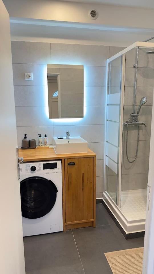 Bathroom, washing machine