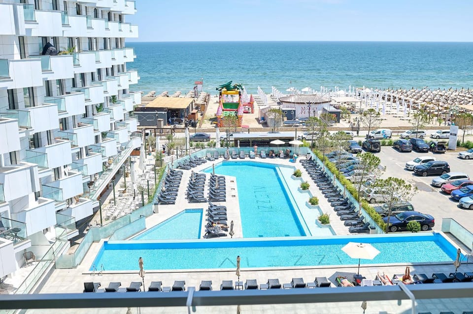 Property building, Day, Natural landscape, Bird's eye view, Beach, Pool view, Sea view