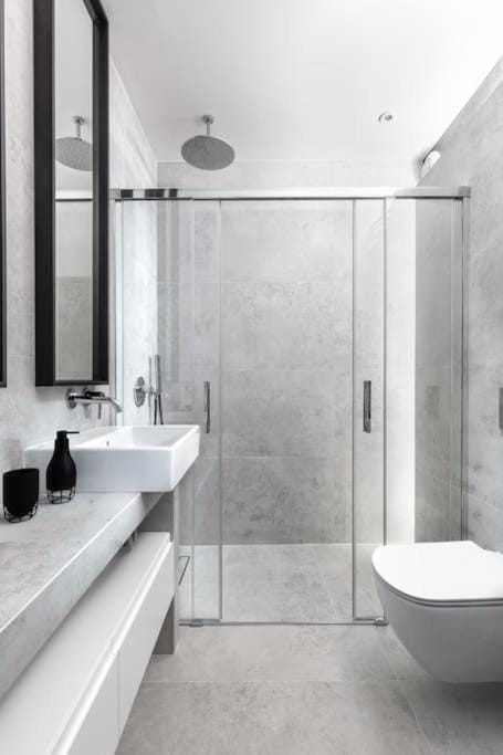 Shower, Bathroom, towels