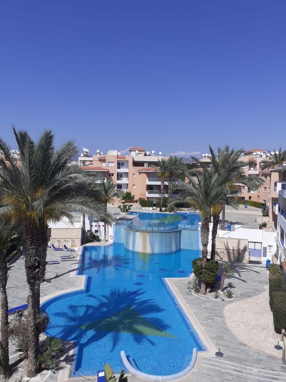 Property building, Nearby landmark, Day, Natural landscape, City view, Pool view, Swimming pool, Swimming pool, sunbed