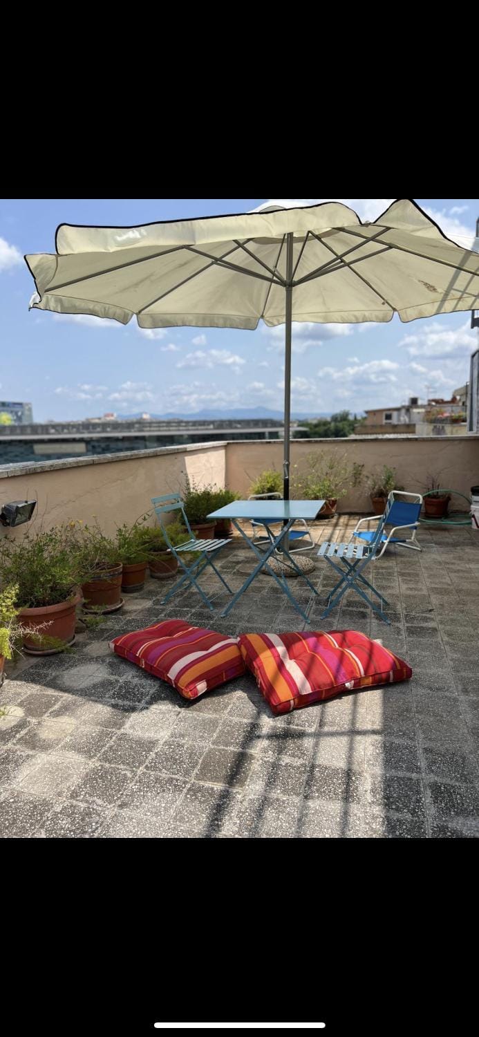 Appartamento con ampio Terrazzo Apartment in Rome