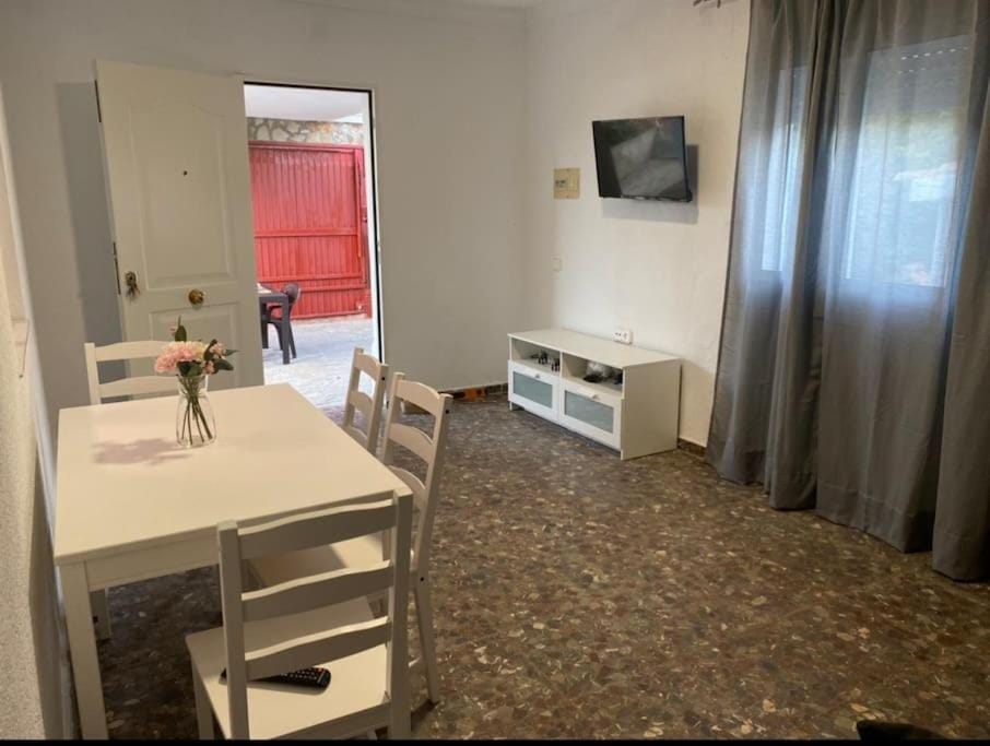 Communal lounge/ TV room, Dining area