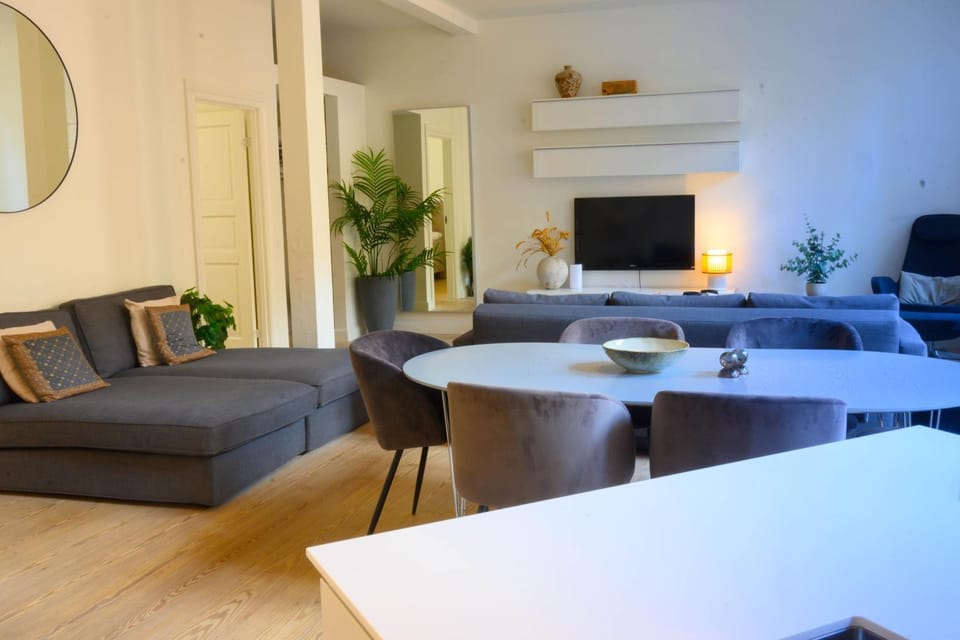 Communal lounge/ TV room, Living room
