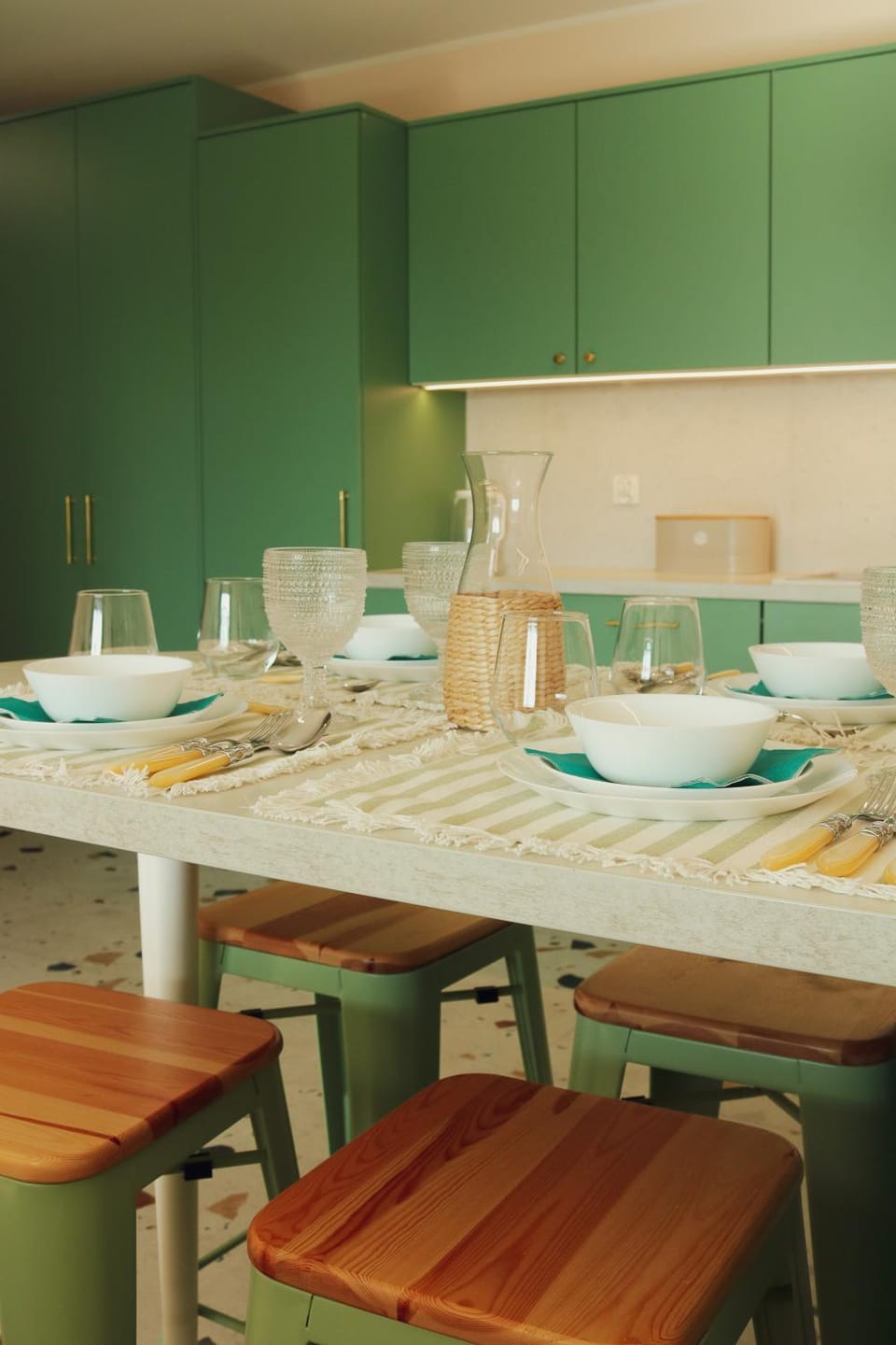 Kitchen or kitchenette, Food and drinks, Dining area, kitchen