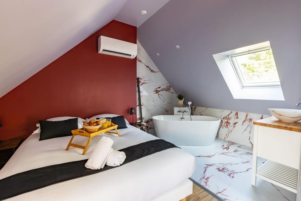 Bed, Bathroom, Bath