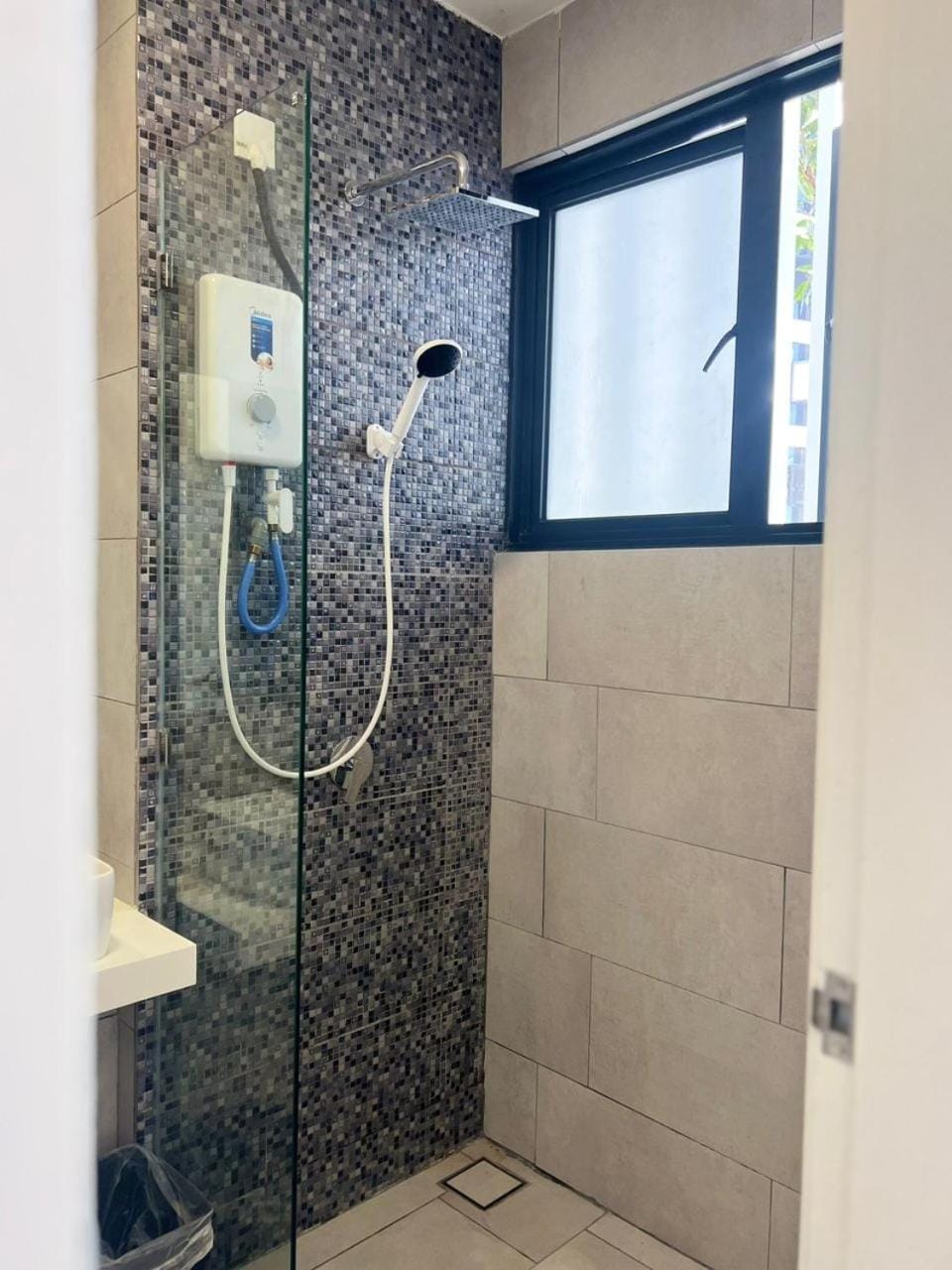 Topaz Nilam Residence 5 pax The Shore KK Centre Apartment in Kota Kinabalu