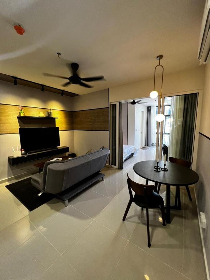 Topaz Nilam Residence 5 pax The Shore KK Centre Apartment in Kota Kinabalu