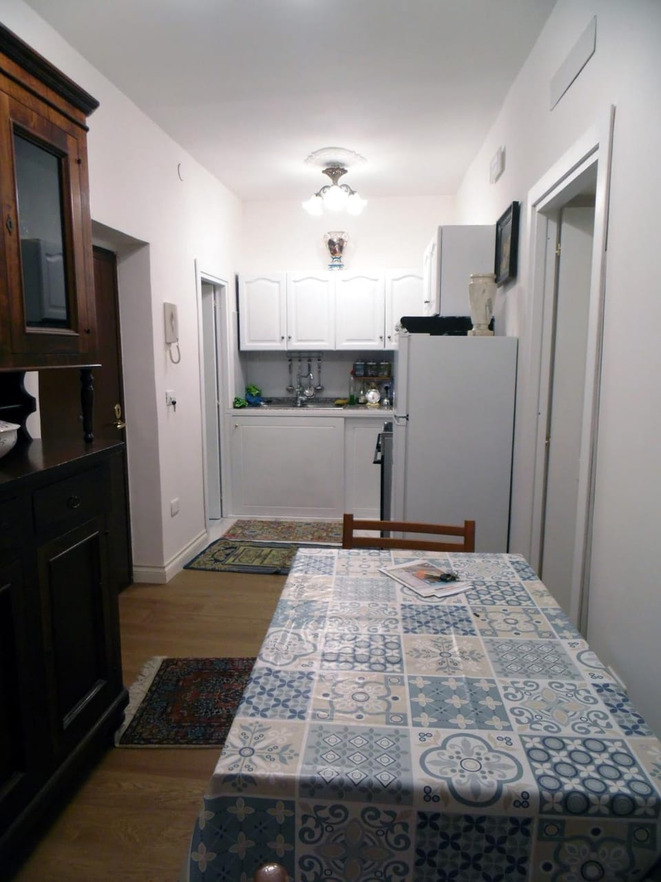 Photo of the whole room, Dining area