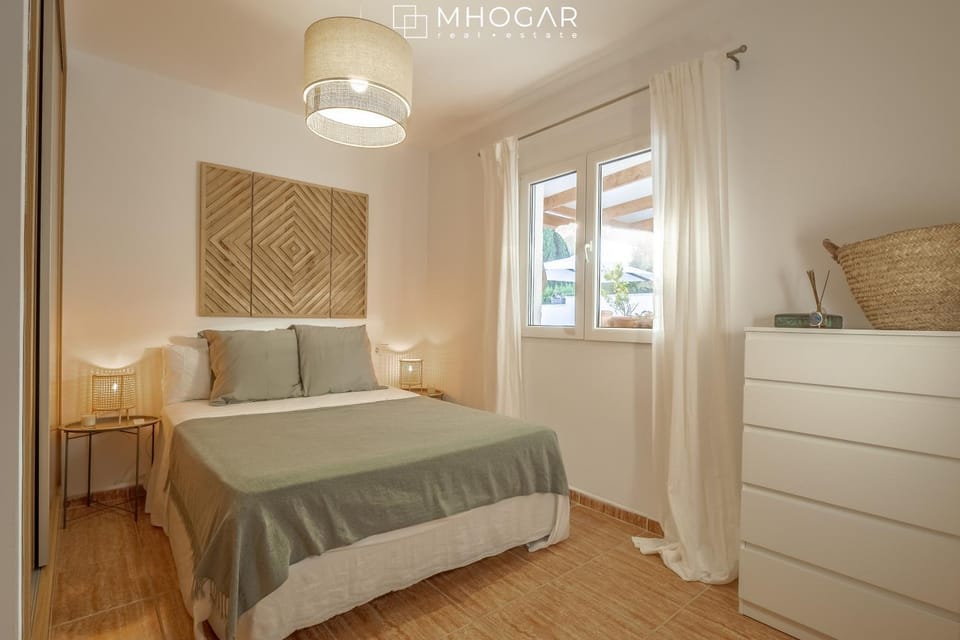 Bed, Photo of the whole room, Bedroom, wardrobe