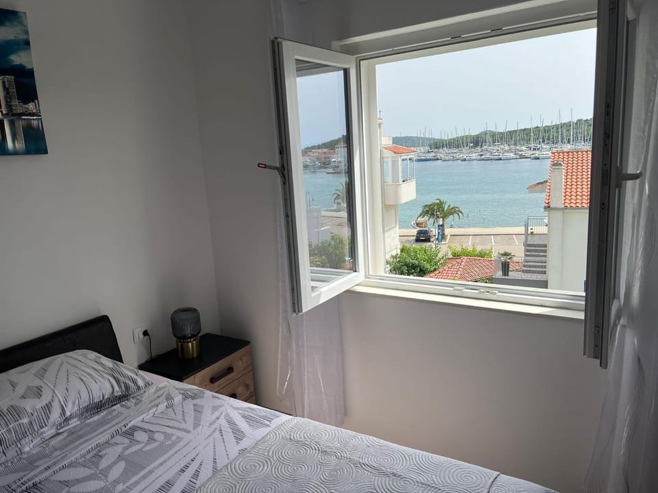 Day, View (from property/room), Balcony/Terrace, Bedroom, Sea view