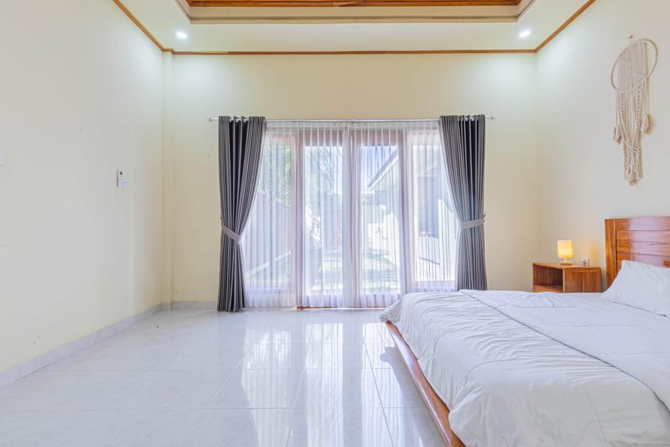 Property building, Bed, Bedroom