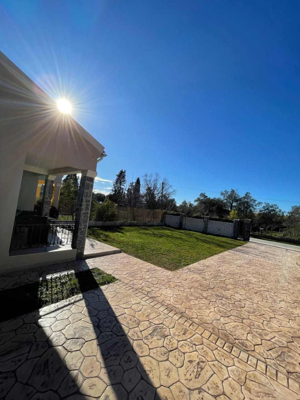 Property building, Day, Garden, Garden view