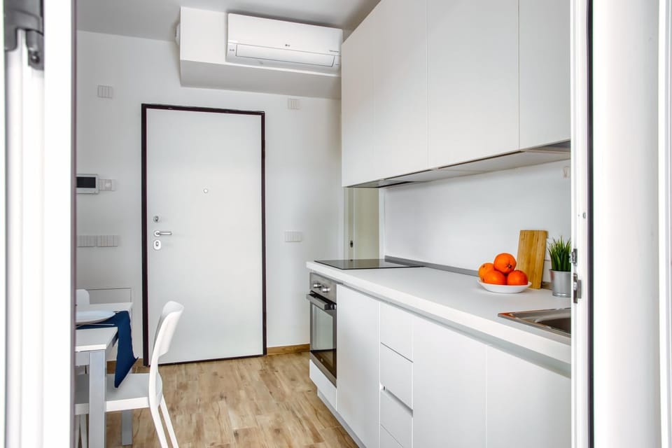 Living room, pet friendly, stove, air conditioner