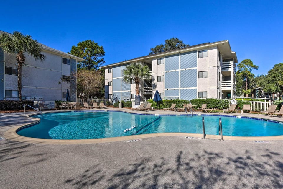 Walk to Beach & Golf Course: Hilton Head Getaway! House in Hilton Head Island