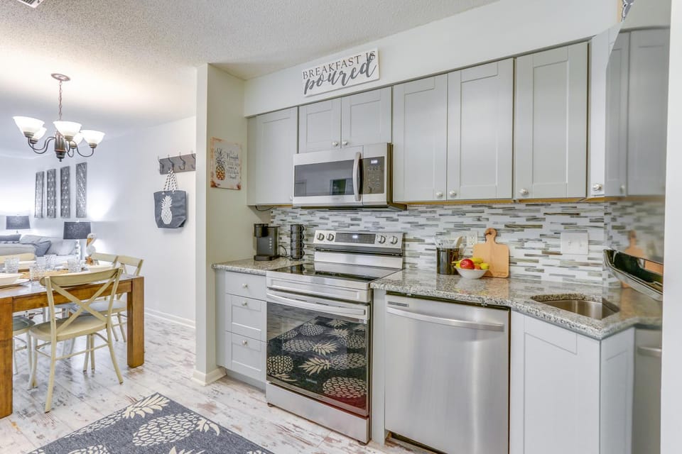 Walk to Beach & Golf Course: Hilton Head Getaway! House in Hilton Head Island