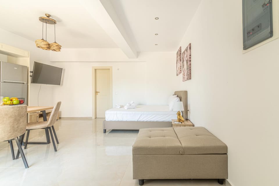 Bed, Kitchen or kitchenette, Photo of the whole room, Dining area