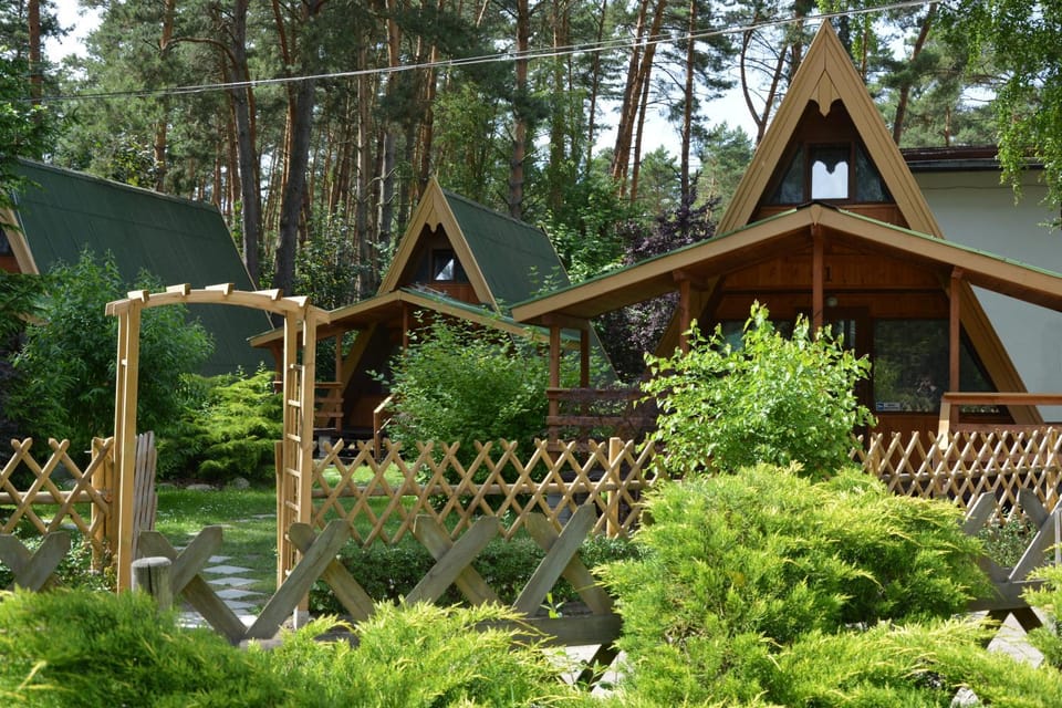 Property building, Day, Natural landscape, Garden, Garden view