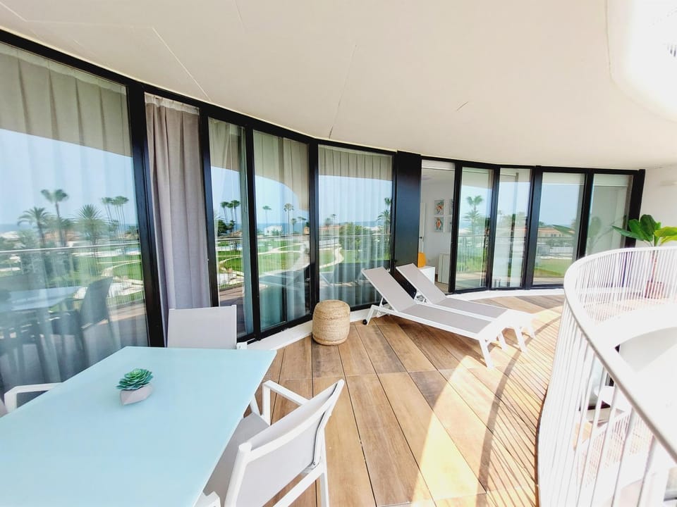 Balcony/Terrace, sunbed