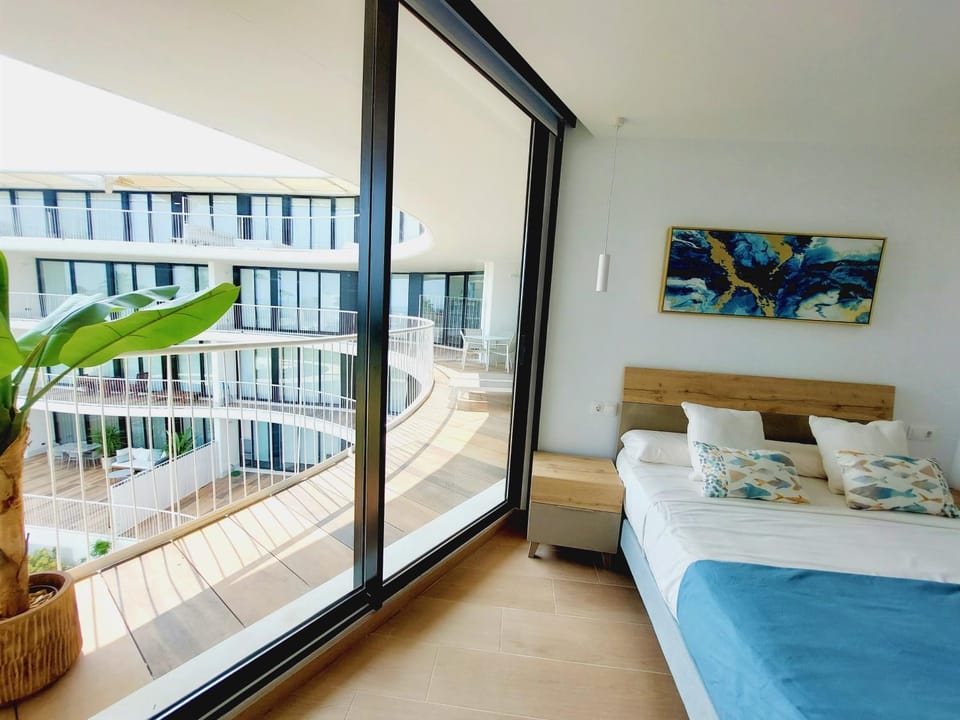 Bed, View (from property/room), Balcony/Terrace, Photo of the whole room, Bedroom