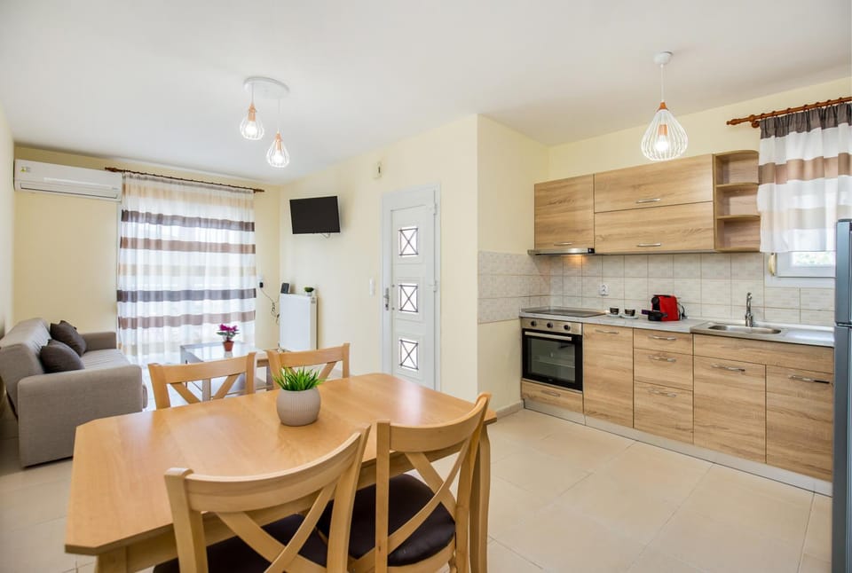 Seating area, kitchen