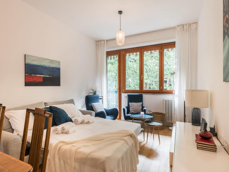 Bed, Seating area