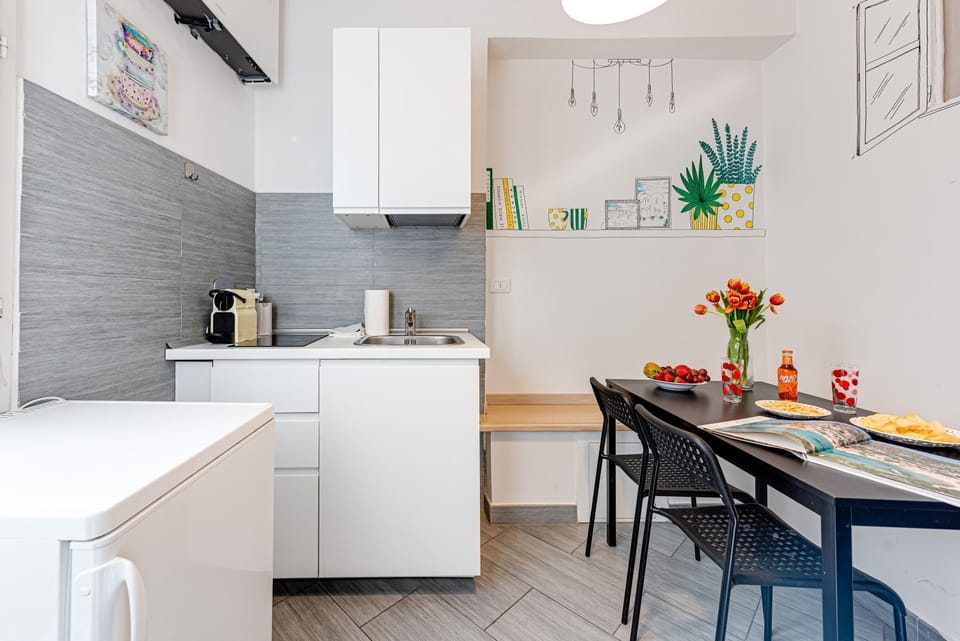 Kitchen or kitchenette, Dining area, minibar, pet friendly, stove