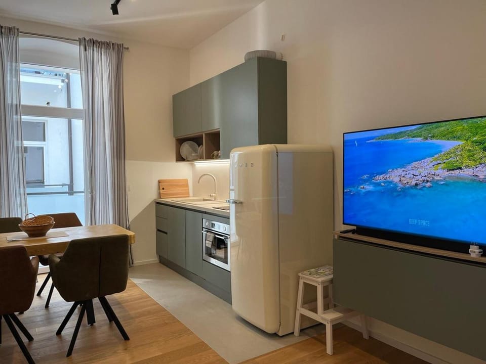 TV and multimedia, Balcony/Terrace, Dining area, dishwasher, oven, kitchen