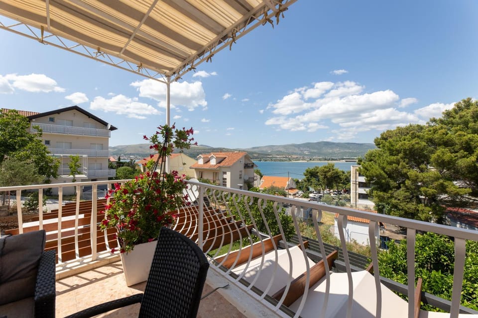 View (from property/room), Balcony/Terrace, Sea view
