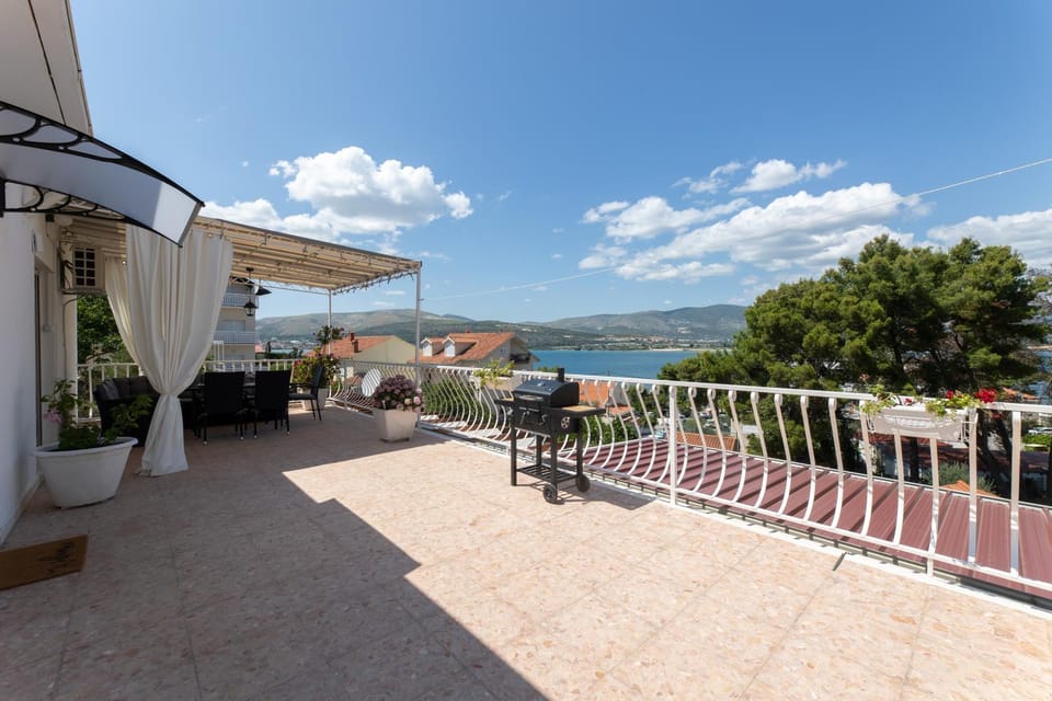 Balcony/Terrace, Mountain view, Sea view