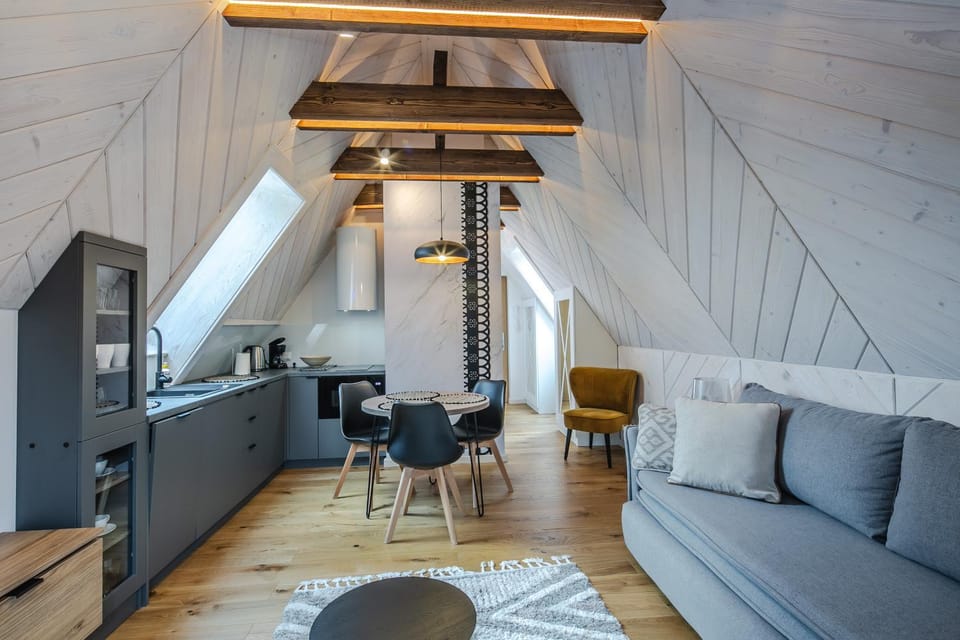 Kitchen or kitchenette, Seating area