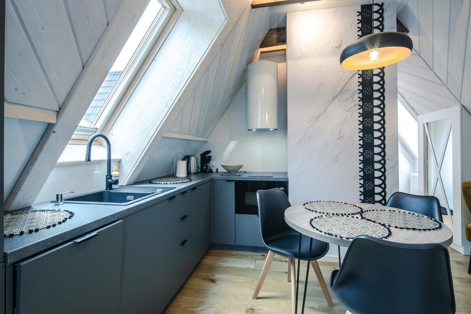 Kitchen or kitchenette, Dining area, stove