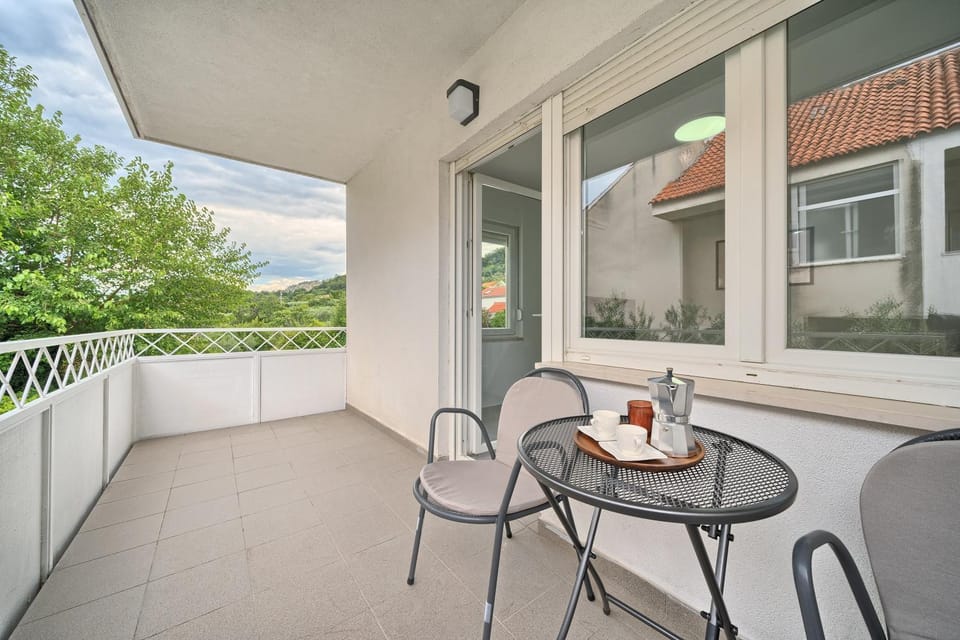 Property building, Day, View (from property/room), Balcony/Terrace